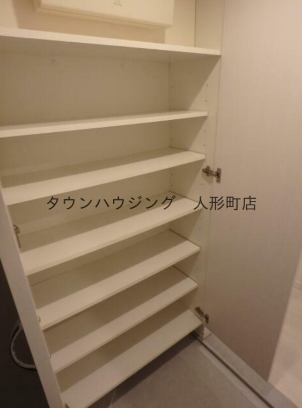 玄関(収納)