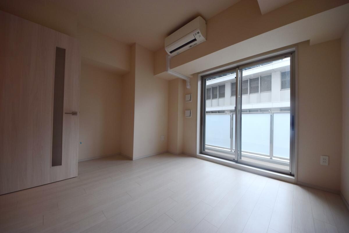 物件内観写真2　(リビング/居室)