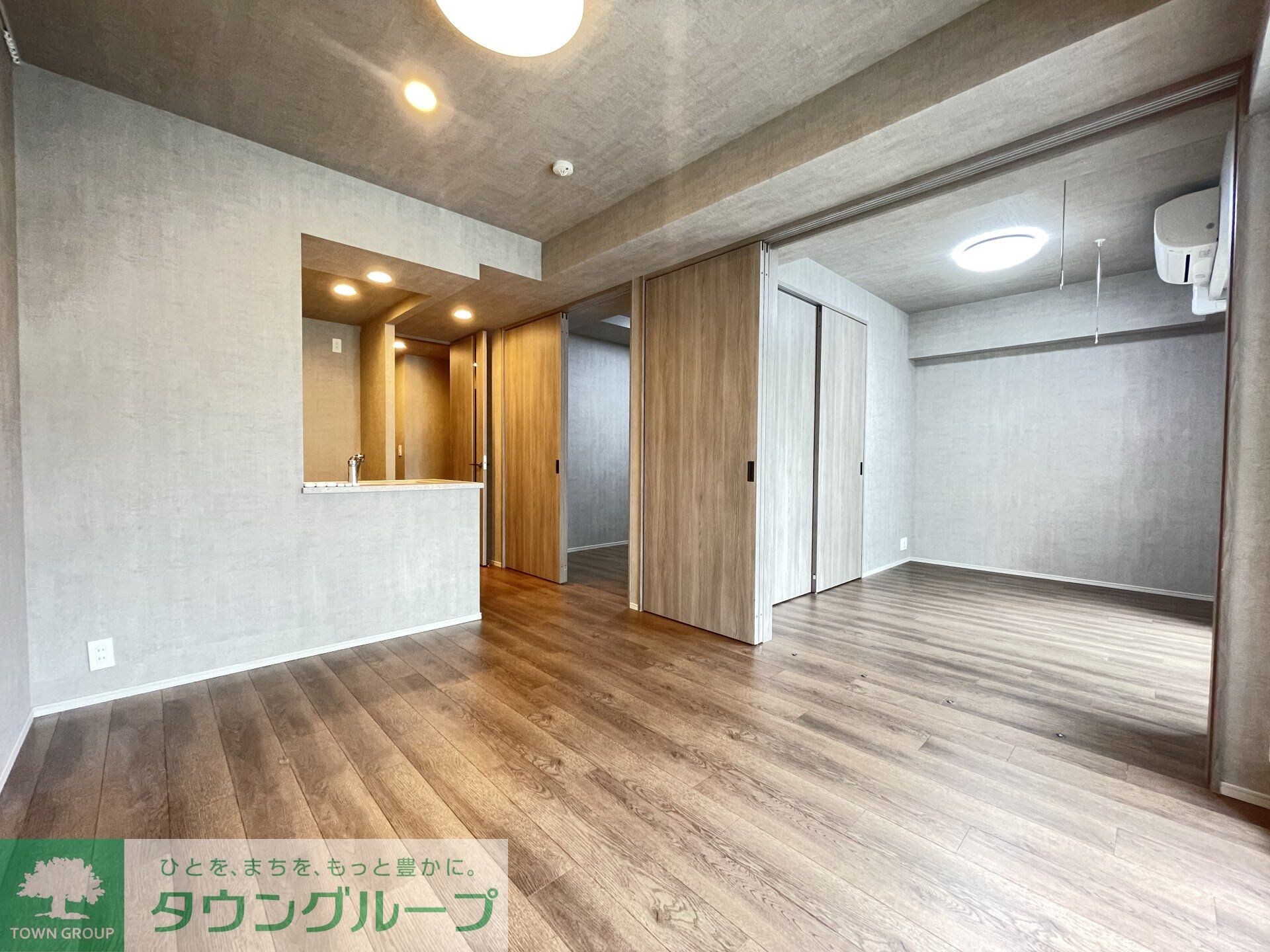 物件内観写真2　(リビング/居室)