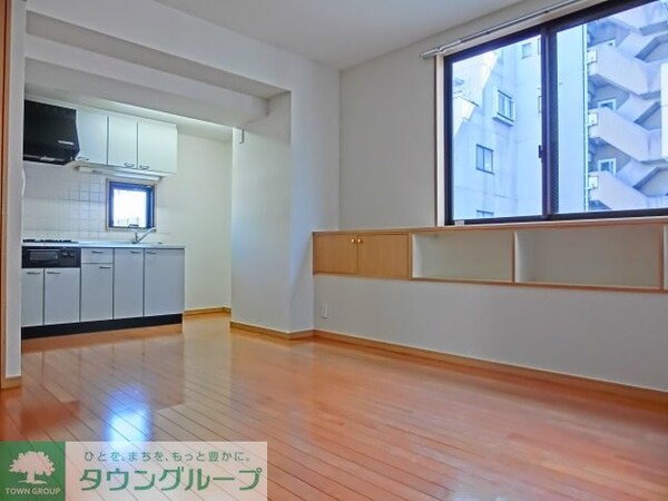 リビング・居室(★角部屋３面採光で明るい居室★)