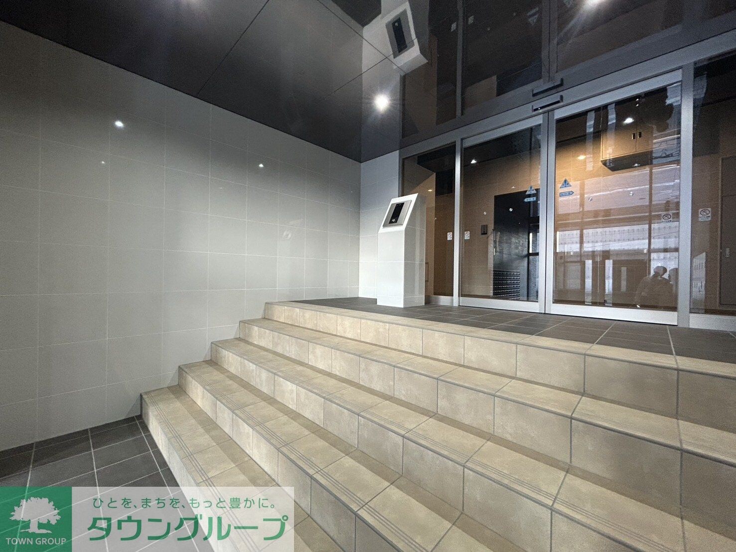 物件内観写真4　(エントランス)