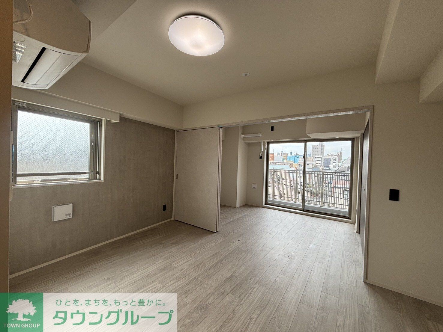 物件内観写真2　(リビング/居室)