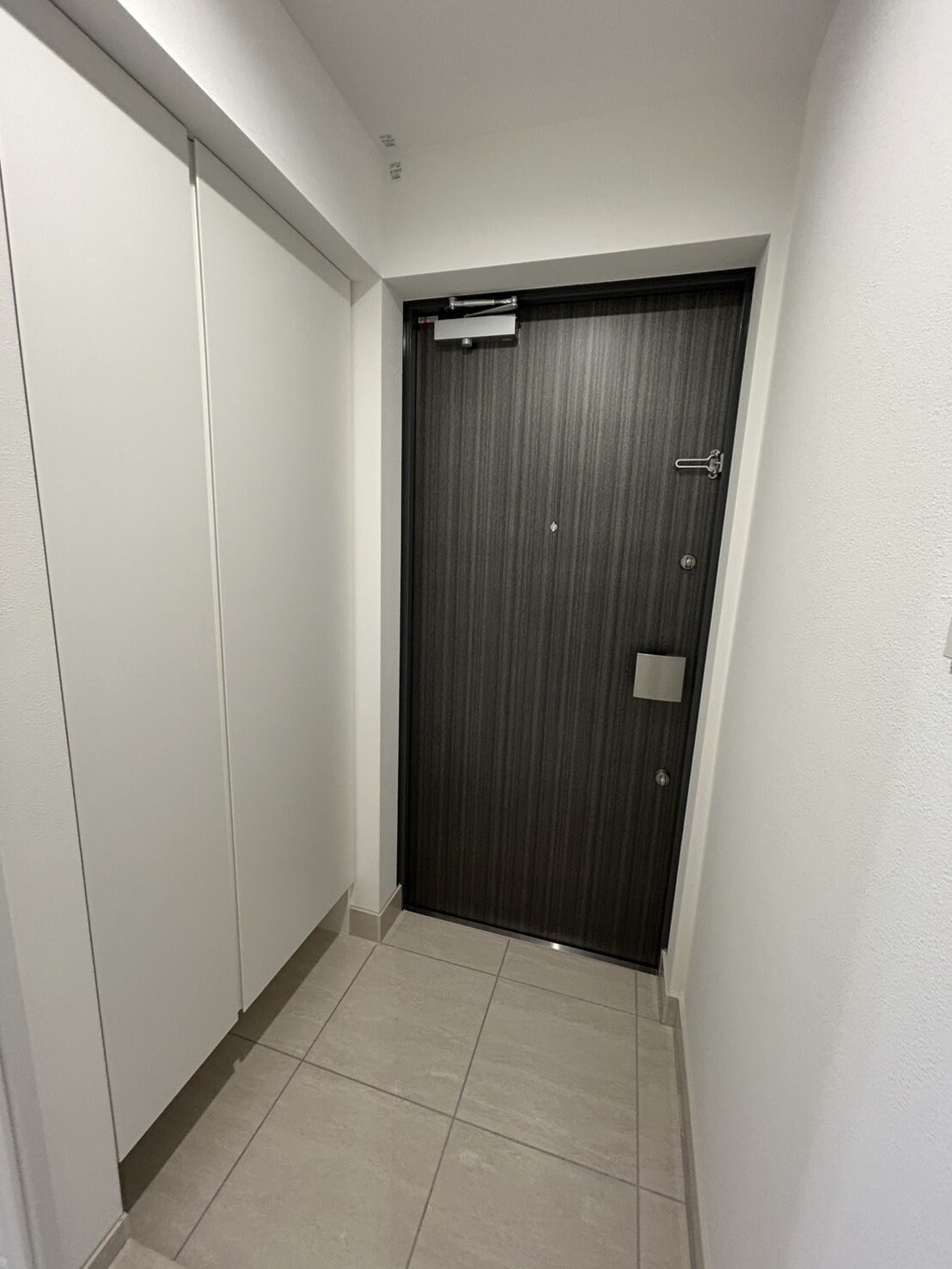 物件内観写真8　(玄関)