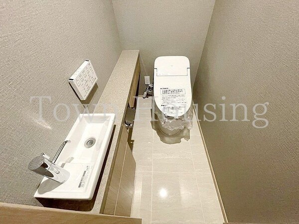 トイレ(お問合せは(株)タウンハウジングレジデンス事業部【03-…)