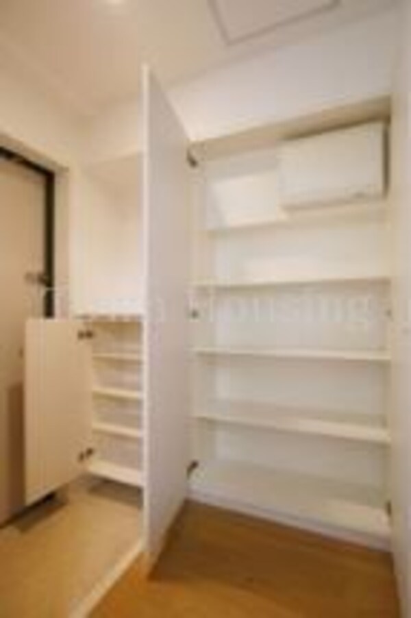 収納(お問合せは(株)タウンハウジング東京へ)