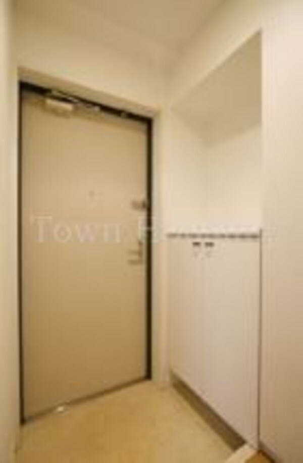 玄関(お問合せは(株)タウンハウジング東京へ)