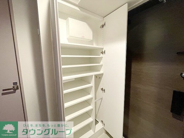 玄関(お問合せは(株)タウンハウジング赤坂店へ【03-5563-…)