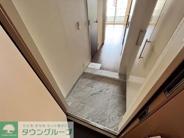 玄関(お問合せは(株)タウンハウジング東京へ)