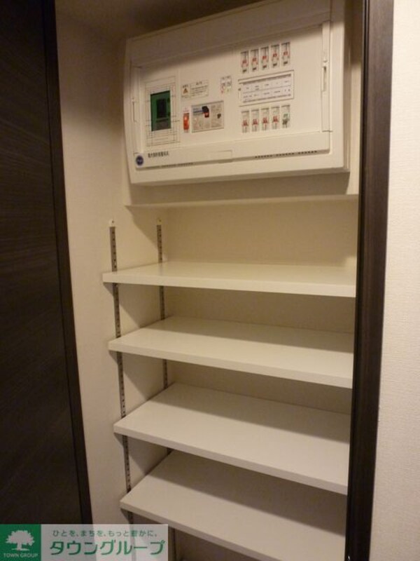 収納(Fタイプ2013年11月撮影 同タイプ607号室の写真です。)