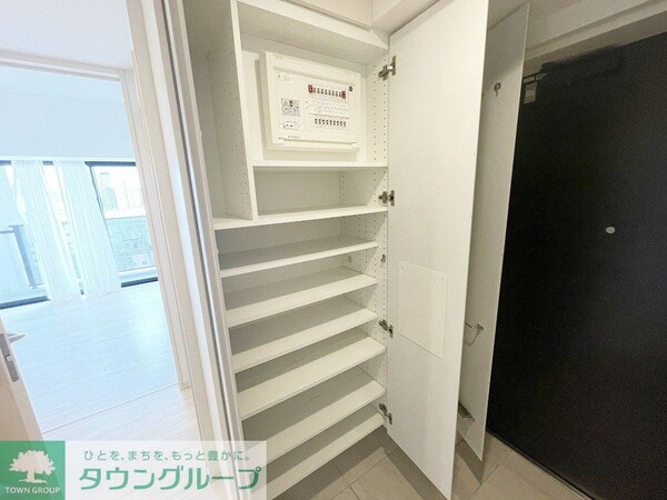 玄関(お問合せは(株)タウンハウジング東京へ)