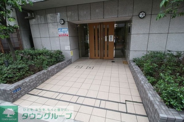 エントランス(お問合せは(株)タウンハウジング東京へ)