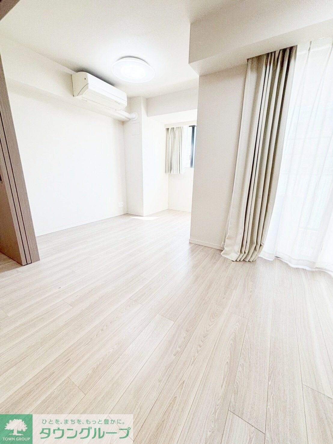 物件内観写真2　(リビング/居室)