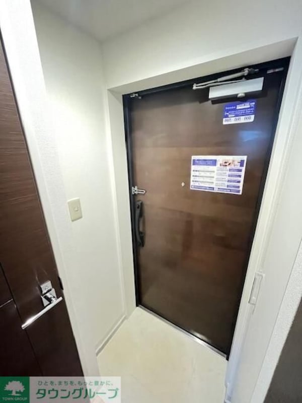 玄関(お問合せは(株)タウンハウジング東京へ)