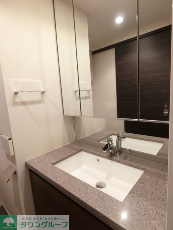 洗面(Fタイプ2023年6月撮影 同タイプ706号室の写真です)