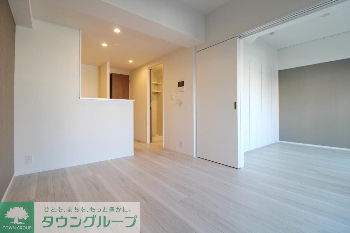 物件内観写真2　(リビング/居室)