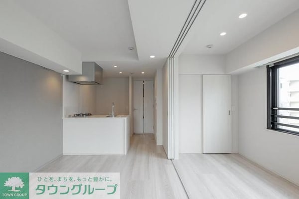 リビング・居室(Aタイプ2024年3月撮影 同タイプ1001号室の写真です。)