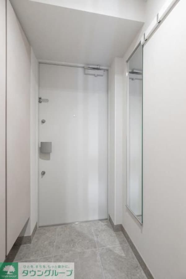 玄関(Aタイプ2024年3月撮影 同タイプ1001号室の写真です。)