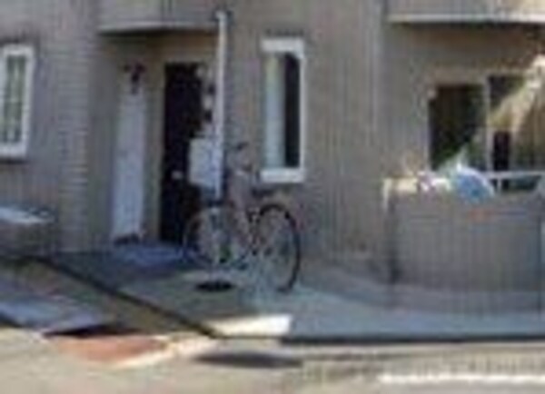 エントランス(駐車場)