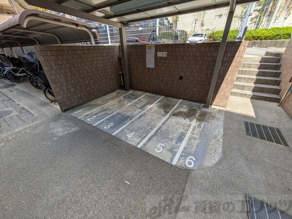 駐車場(バイク置き場)