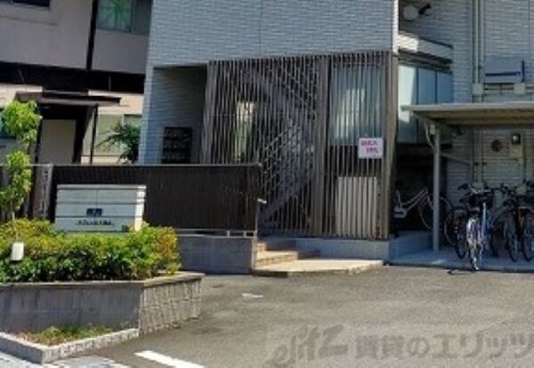 エントランス(駐車場)