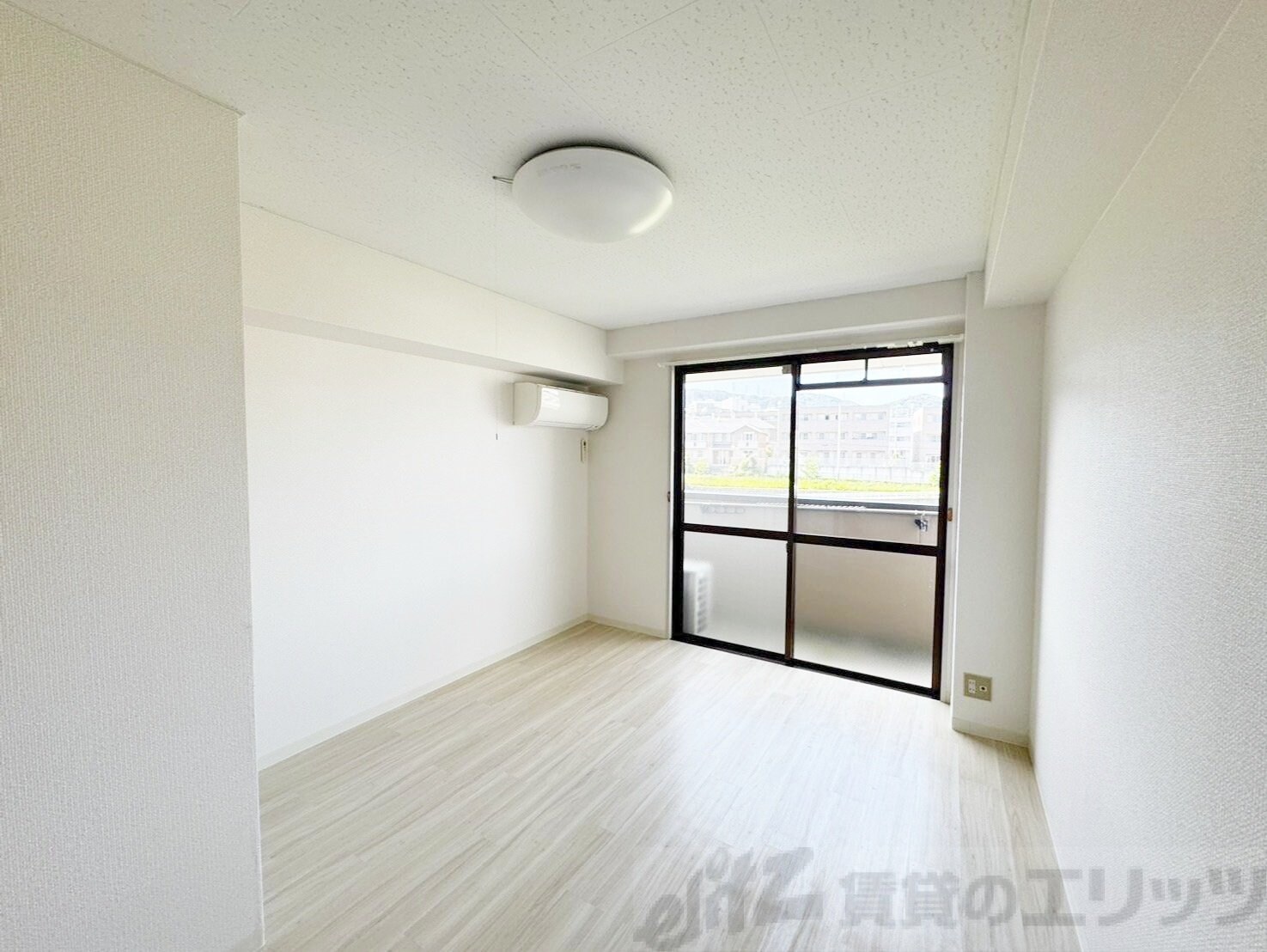 物件内観写真2　(リビング/居室)