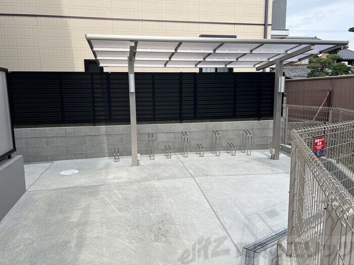 物件内観写真10　(駐輪場)