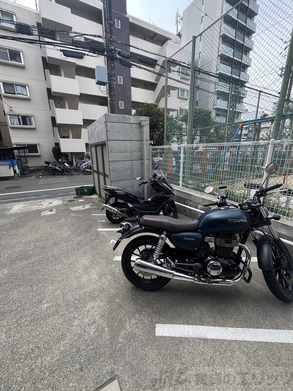 駐車場(バイク置き場)