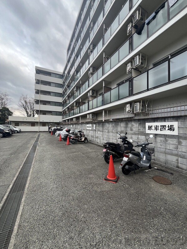 駐車場(バイク置き場)