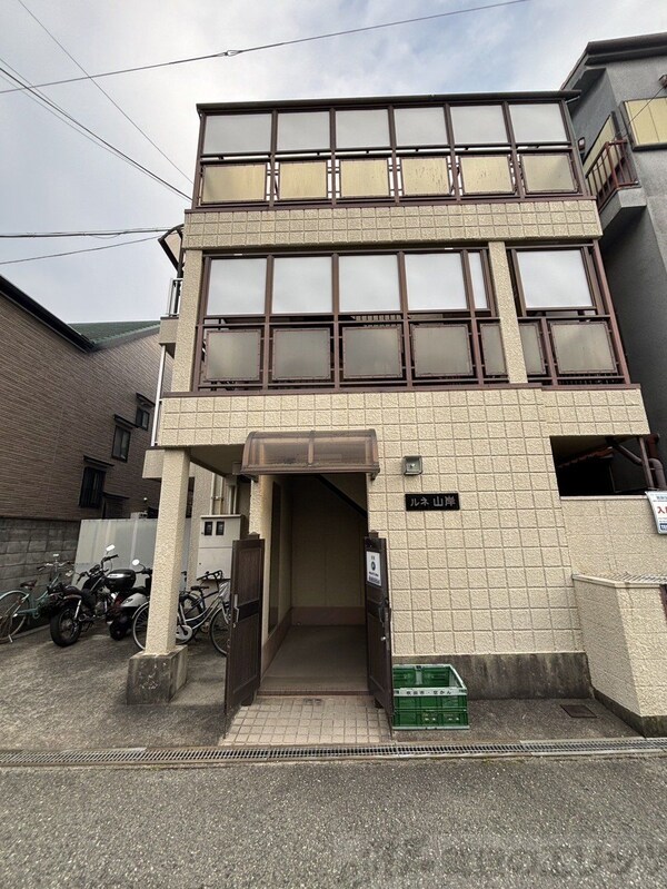 その他(正面エントランス)