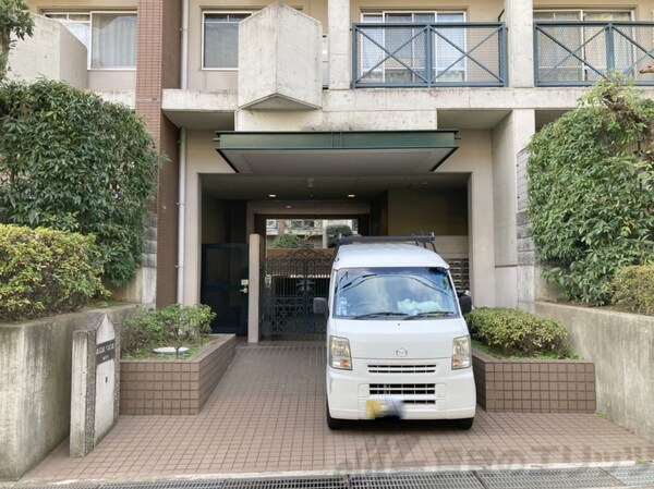 エントランス(駐車場)