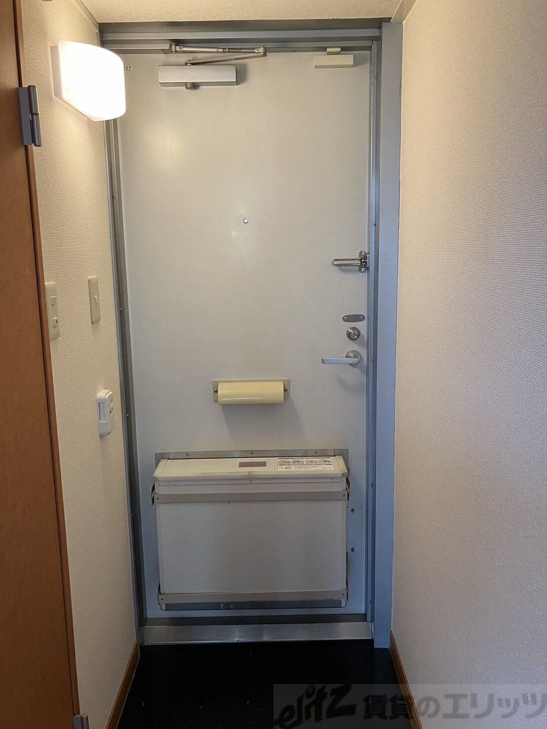 物件内観写真11　(玄関)