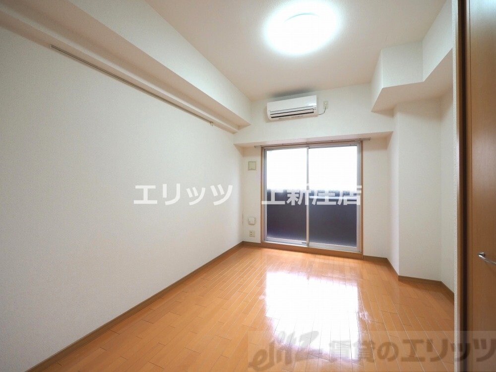 物件内観写真2　(リビング/居室)