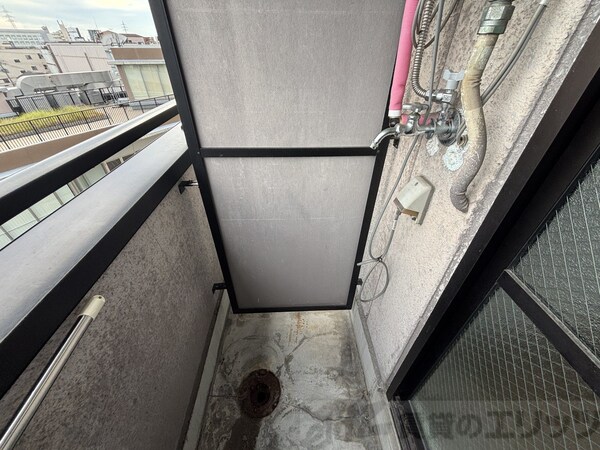 バルコニー(室外洗濯機置き場)