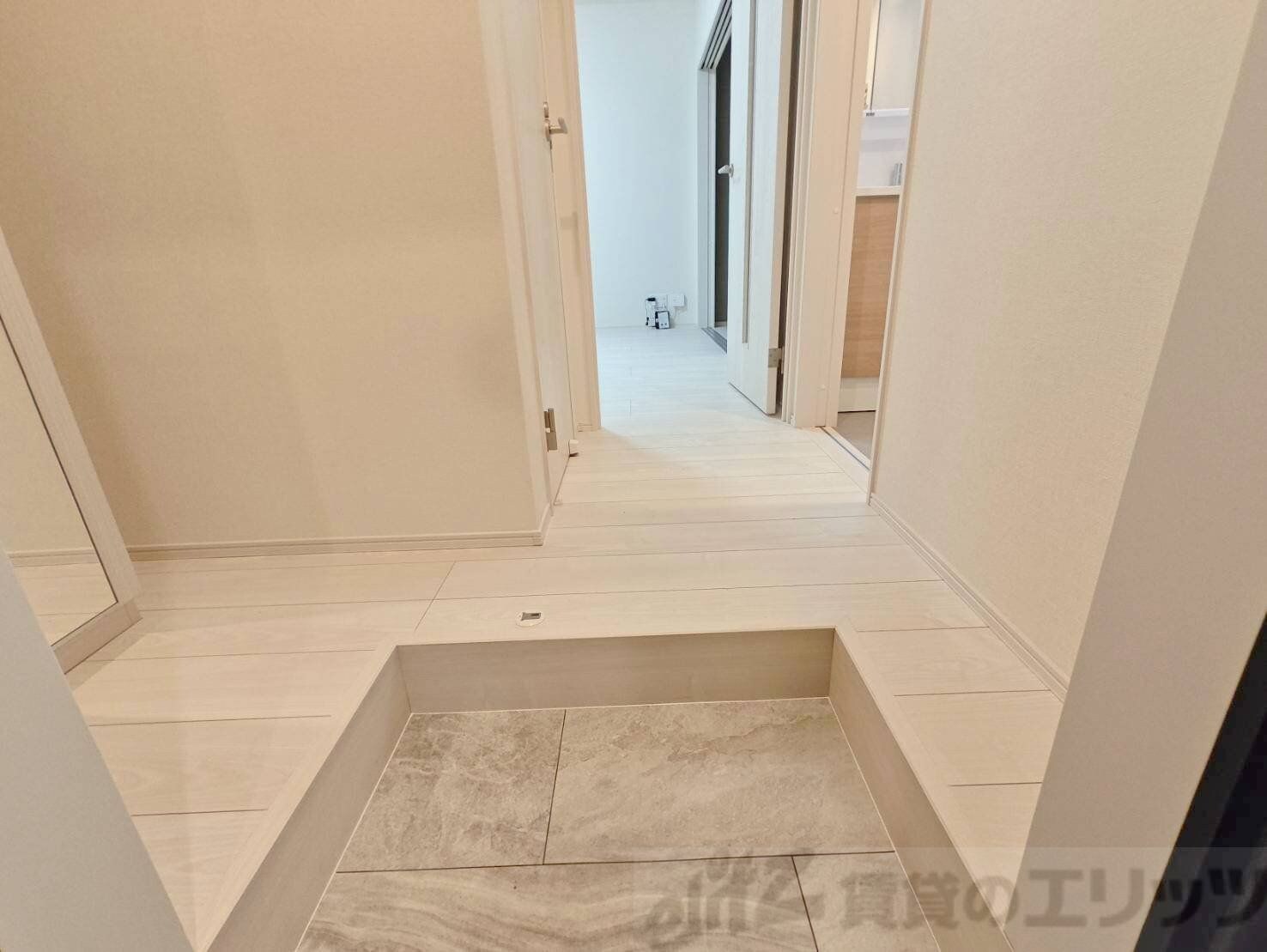 物件内観写真3　(玄関)