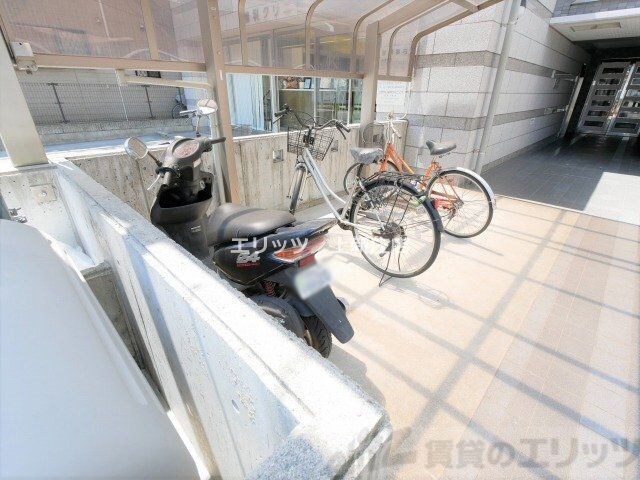 物件内観写真4　(駐車場)