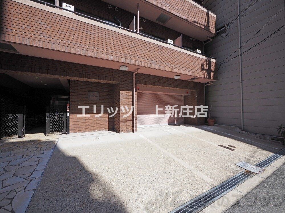 物件内観写真11　(駐車場)