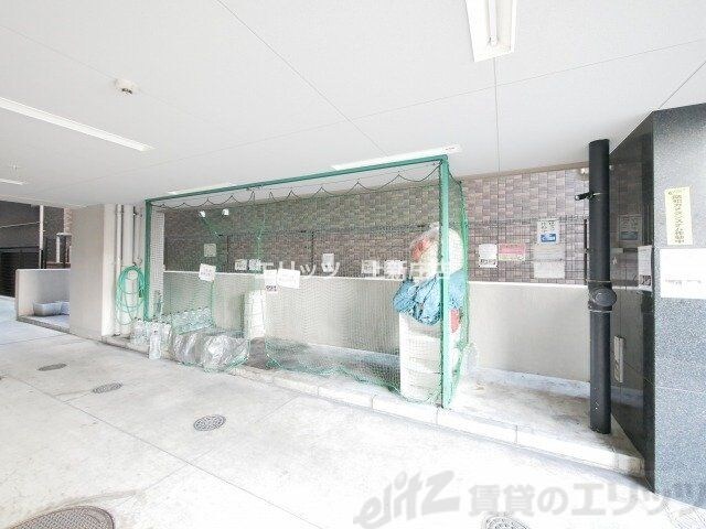 物件内観写真11　(エントランス)