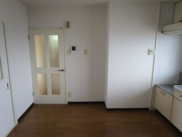 物件内観写真2　(リビング/居室)