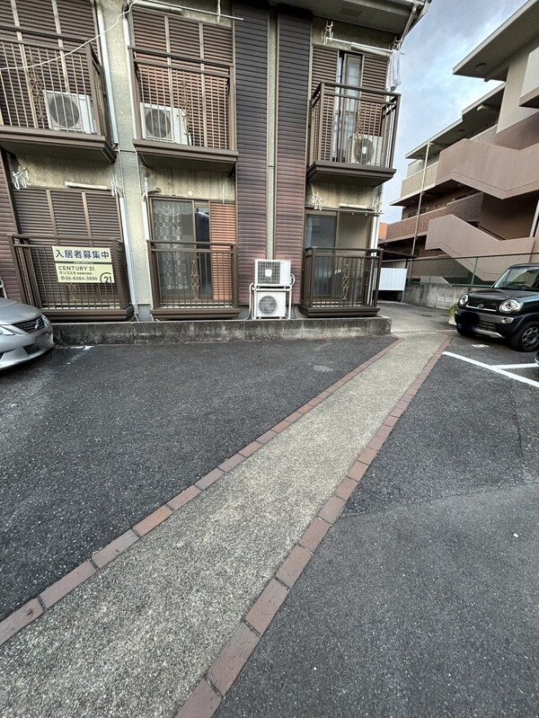 ロビー(駐車場)