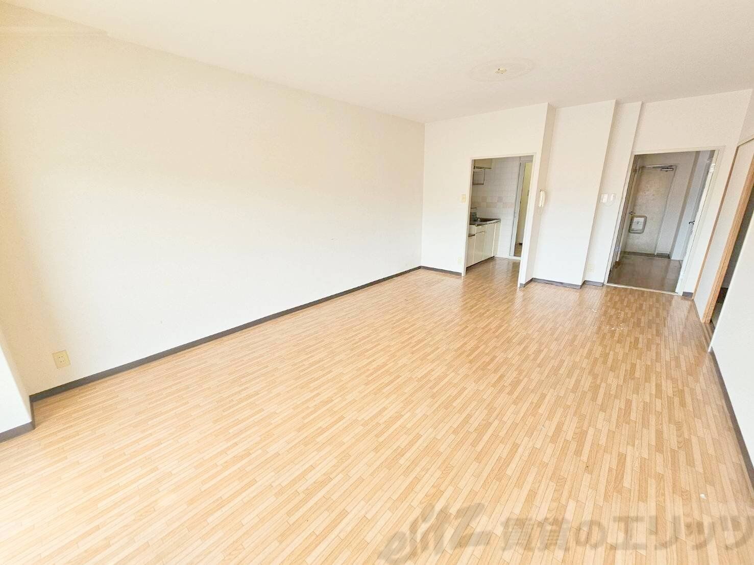 物件内観写真2　(リビング/居室)