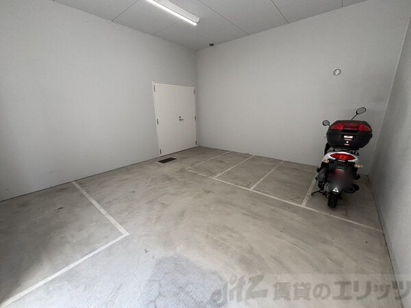 共有部分(バイク駐輪場)