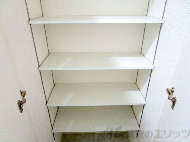 物件内観写真2　(収納)