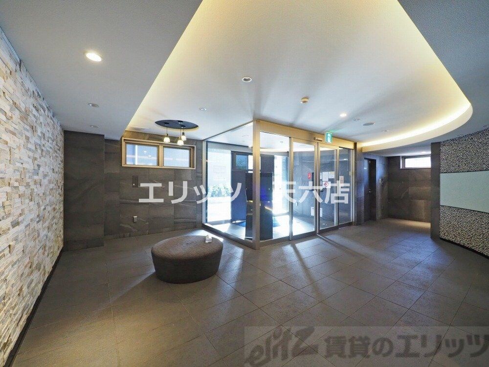 物件内観写真11　(エントランス)