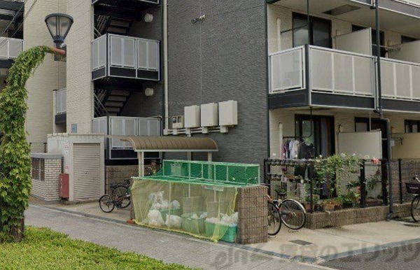 エントランス(駐車場)