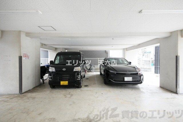 物件内観写真11　(駐車場)