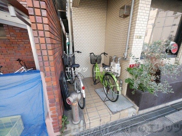 エントランス(駐輪場)