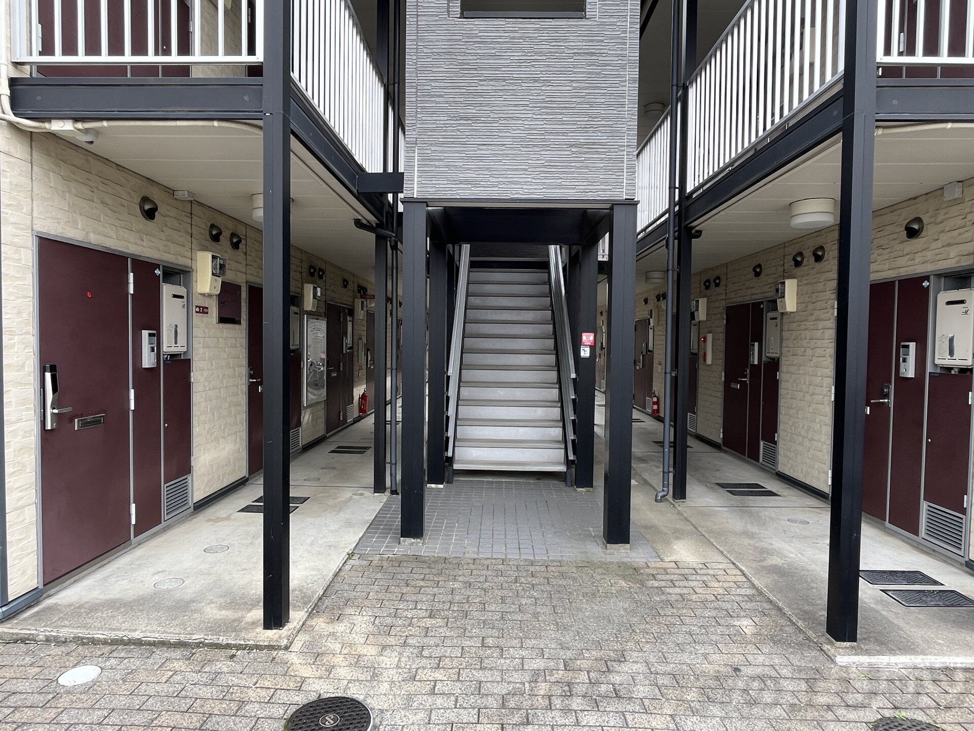 物件内観写真12　(エントランス)