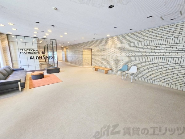 ロビー(駐車場)