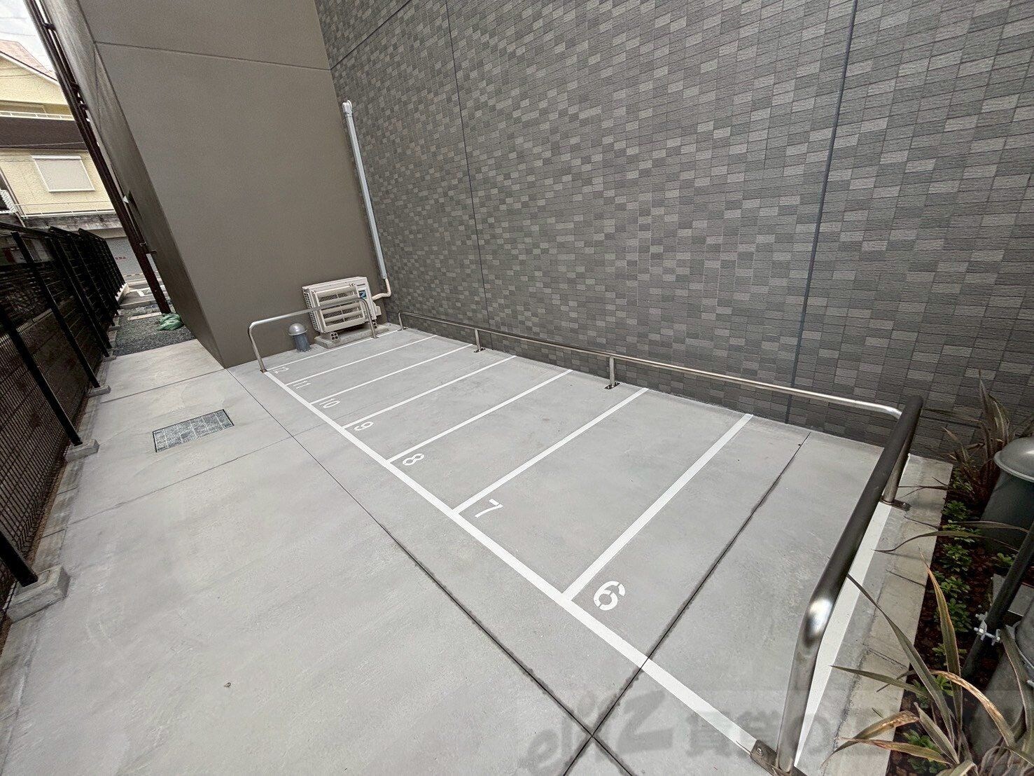 物件内観写真13　(駐輪場)