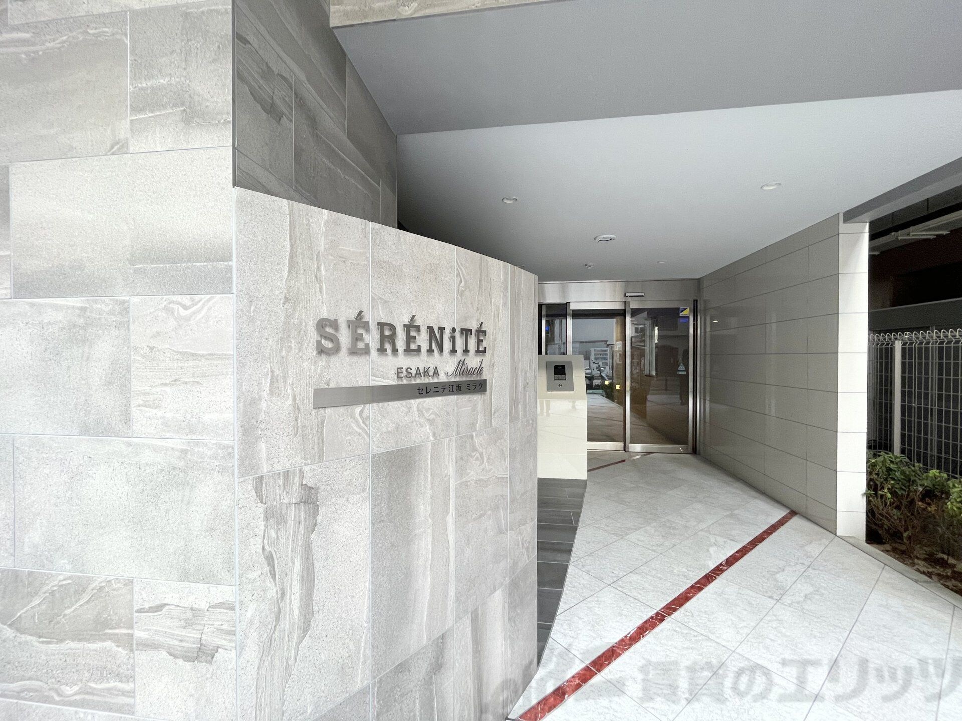 物件内観写真16　(エントランス)